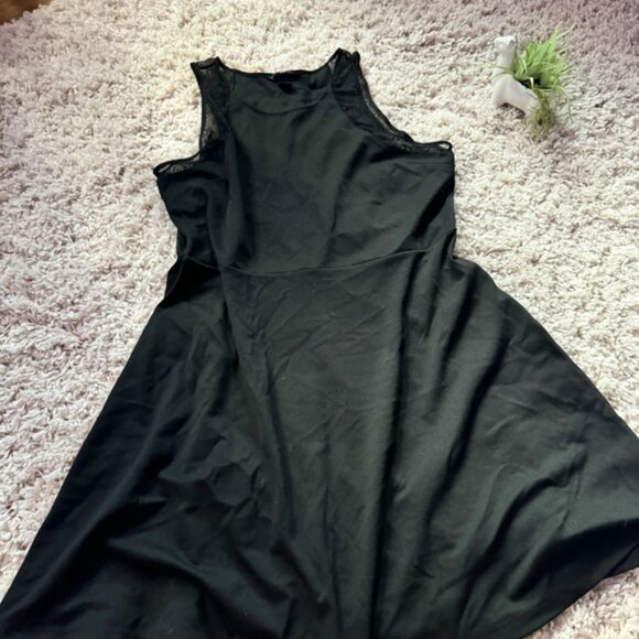 Black H&M cute sleeveless dress with flow perfect for a night out or a fancy dre - Picture 1 of 5